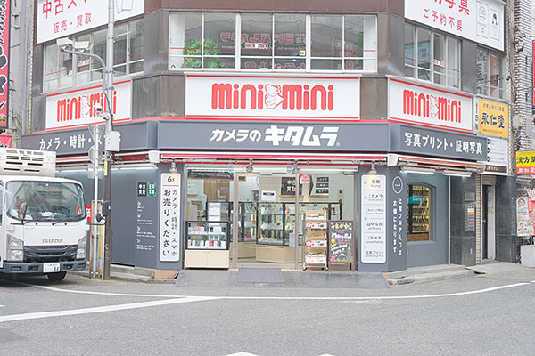 新宿西口店　正面小